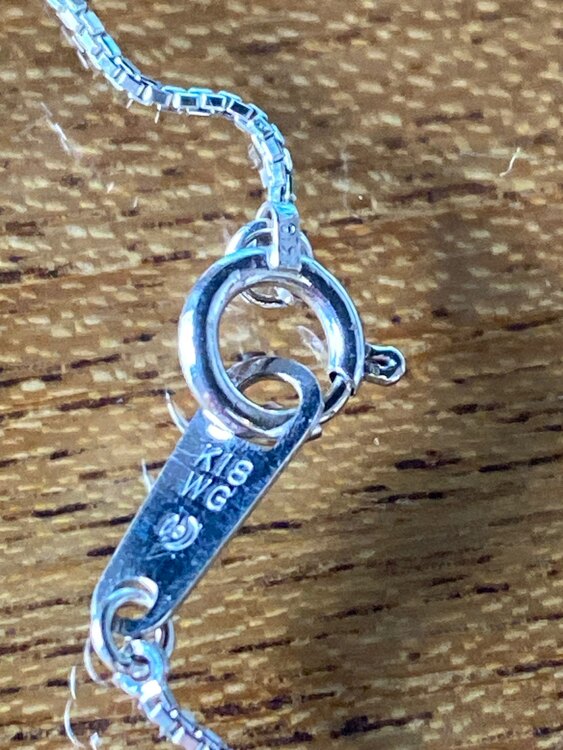 田崎真珠 黒蝶真珠ネックレス ダイヤ付き 10ミリ珠（宝石）の商品画像 - 査定依頼日：2025年4月8日 - 最高査定価格：100,000円