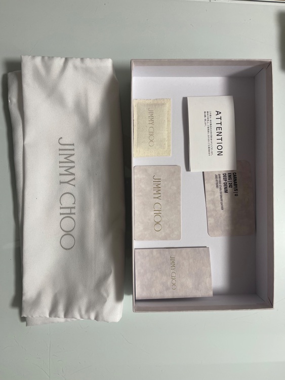 ジミーチュウ  （ブランドバッグ）の商品画像 - 査定依頼日：2025年7月26日 - 最高査定価格：4,000円