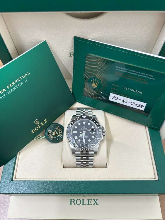 ロレックス GMTマスター 126710GRNR（高級時計）の商品画像 - 査定依頼日：2025年5月14日 - 最高査定価格：2,750,000円