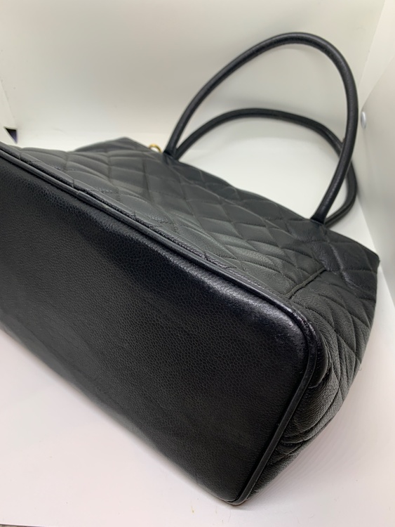 復刻トート キャビアスキン ブラック ゴールド金具（ブランドバッグ）の商品画像 - 査定依頼日：2026年7月12日 - 最高査定価格：150,000円
