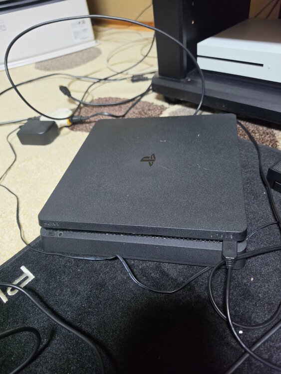 プレイステーション4 CUH-2000A（ゲーム機本体・ゲームソフト）の商品画像 - 査定依頼日：2026年9月30日 - 最高査定価格：11,000円