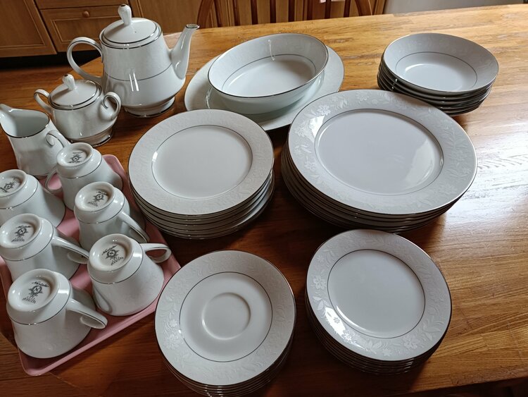 ノリタケディナーセットRANIER 6909　（食器）の商品画像 - 査定依頼日：2026年4月22日 - 最高査定価格：100,000円