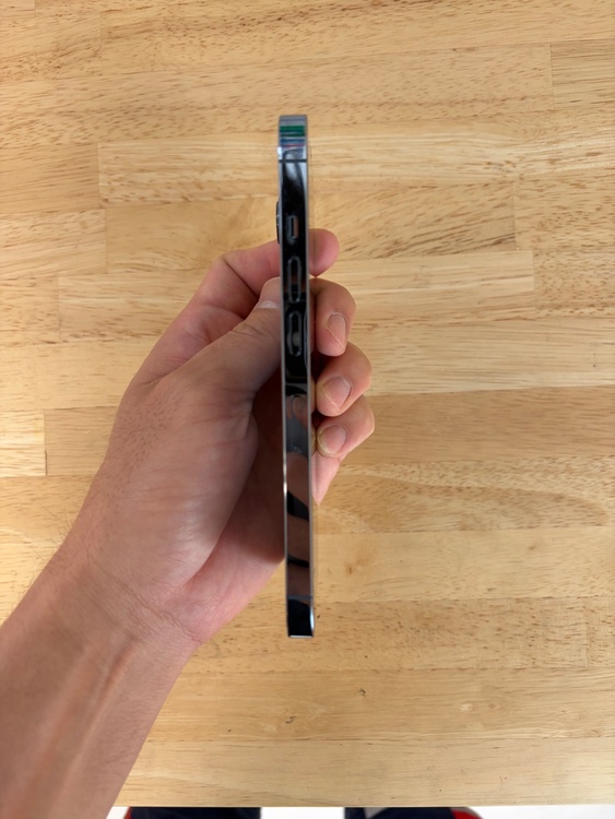 MLUK3J/A（スマホ）の商品画像 - 査定依頼日：2026年2月28日 - 最高査定価格：46,000円