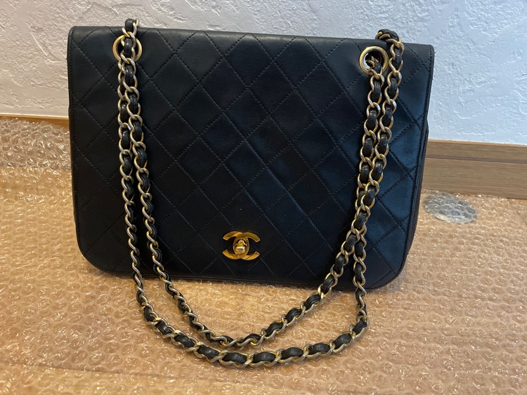 ダブルチェーンショルダー（ブランドバッグ）の商品画像 - 査定依頼日：2025年11月18日 - 最高査定価格：150,000円