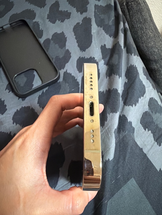 iPhone iPhone 14 Pro 256GB au（スマホ）の商品画像 - 査定依頼日：2026年8月12日 - 最高査定価格：72,000円