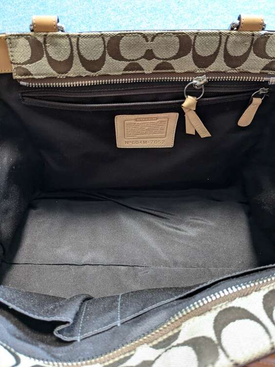 4M-7052（ブランドバッグ）の商品画像 - 査定依頼日：2025年2月13日 - 最高査定価格：5,000円