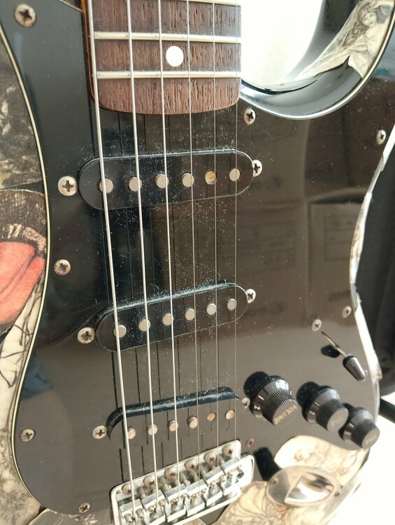 ストラトキャスター(黒)　MADE IN JAPAN　ビンテージ（ピアノ・楽器・PA機材）の商品画像 - 査定依頼日：2026年9月18日 - 最高査定価格：32,000円