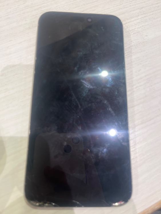 iPhone iPhone 15 Pro Max 256GB au（スマホ）の商品画像 - 査定依頼日：2026年5月27日 - 最高査定価格：59,000円