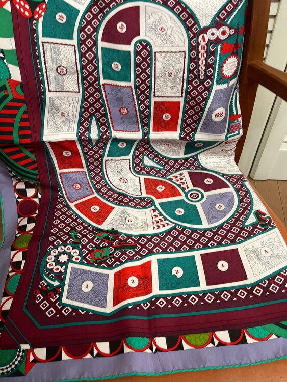 スカーフ95（ブランド財布・小物）の商品画像 - 査定依頼日：2025年3月13日 - 最高査定価格：3,000円