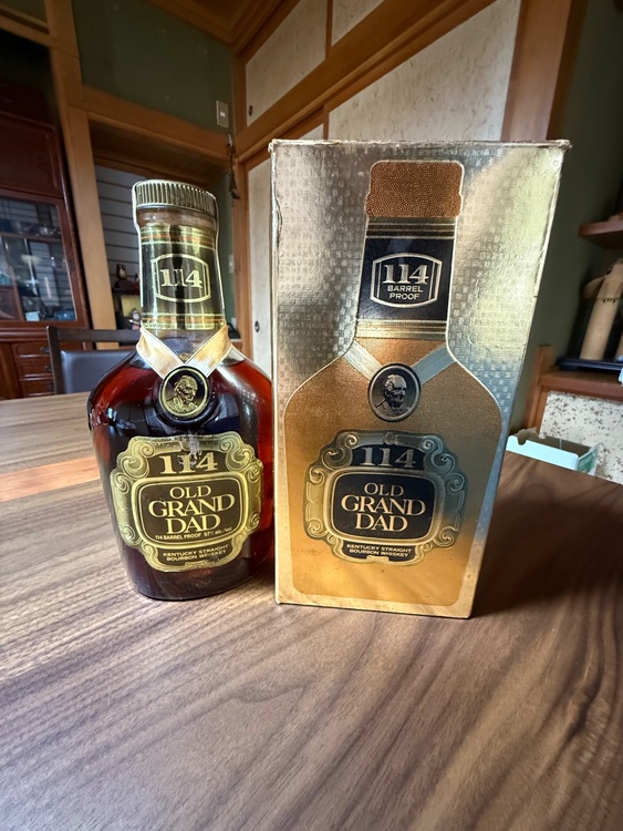 オールド・グランダッド 114」ケンタッキー・ストレート・バーボン・ウイス（お酒）の商品画像 - 査定依頼日：2025年8月9日 - 最高査定価格：60,000円