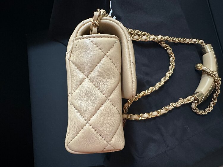 マトラッセ　フラップバッグ（ブランドバッグ）の商品画像 - 査定依頼日：2025年4月28日 - 最高査定価格：500,000円