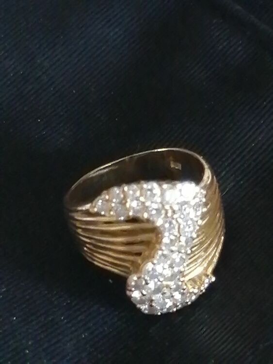 ダイヤモンドの18kリング（金・貴金属）の商品画像 - 査定依頼日：2025年7月30日 - 最高査定価格：150,000円