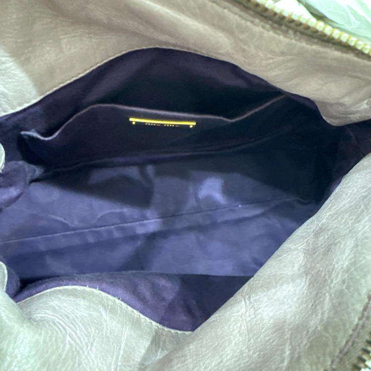 ミュウミュウ  （ブランドバッグ）の商品画像 - 査定依頼日：2025年11月28日 - 最高査定価格：40,000円