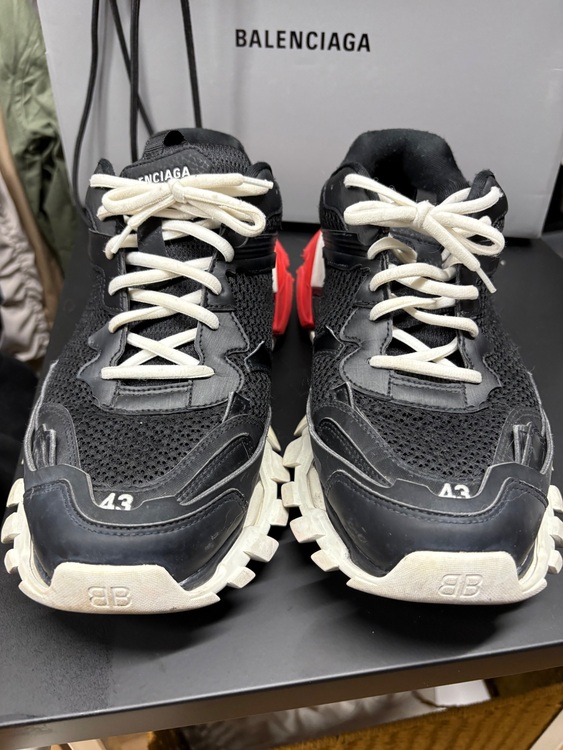 バレンシアガ  （ブランドバッグ）の商品画像 - 査定依頼日：2025年11月9日 - 最高査定価格：30,000円