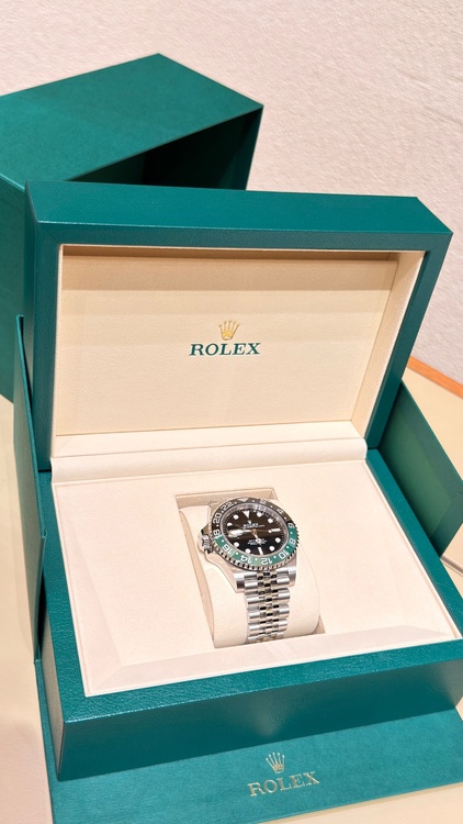 ロレックス GMTマスター （高級時計）の商品画像 - 査定依頼日：2026年1月22日 - 最高査定価格：3,050,000円