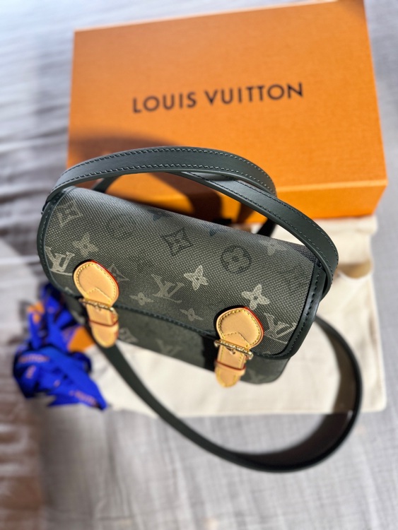 M26969　サッチェル･ウェアラブルウォレット　（ブランドバッグ）の商品画像 - 査定依頼日：2025年11月11日 - 最高査定価格：250,000円