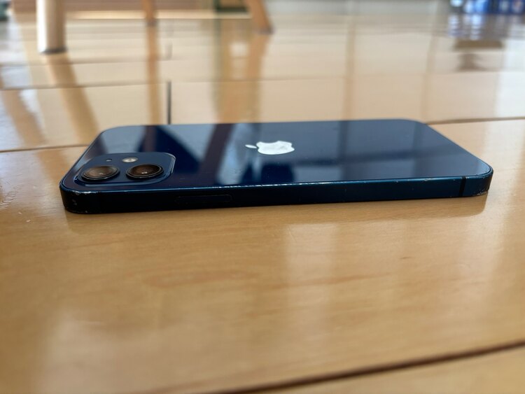 iPhone 12 128GB docomo（スマホ）の商品画像 - 査定依頼日：2025年2月1日 - 最高査定価格：37,000円