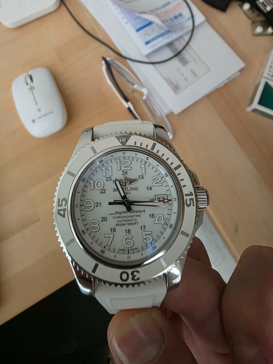 スーパーオーシャン ii 42 （高級時計）の商品画像 - 査定依頼日：2026年4月11日 - 最高査定価格：280,000円