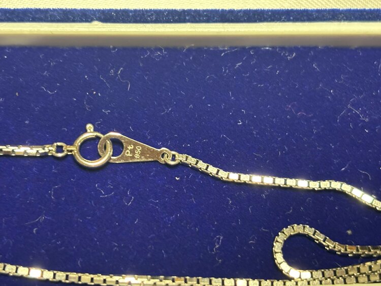 タンザナイトネックレス（金・貴金属）の商品画像 - 査定依頼日：2025年5月18日 - 最高査定価格：100,000円