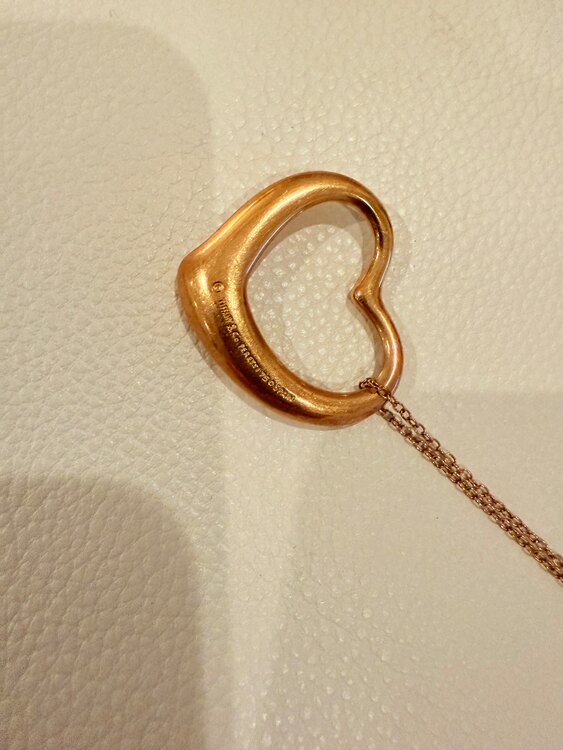 ティファニーオープンハートペンダント35mm（金・貴金属）の商品画像 - 査定依頼日：2025年2月1日 - 最高査定価格：110,000円