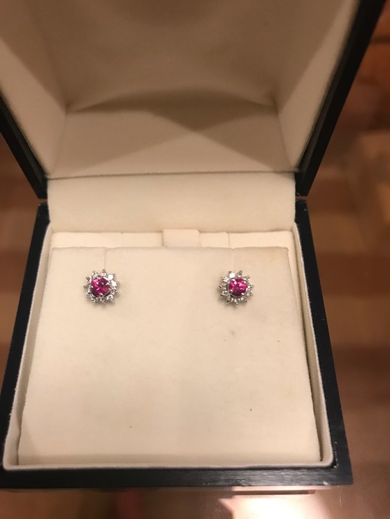 ピアス　Pt900（金・貴金属）の商品画像 - 査定依頼日：2023年11月9日 - 最高査定価格：50,000円