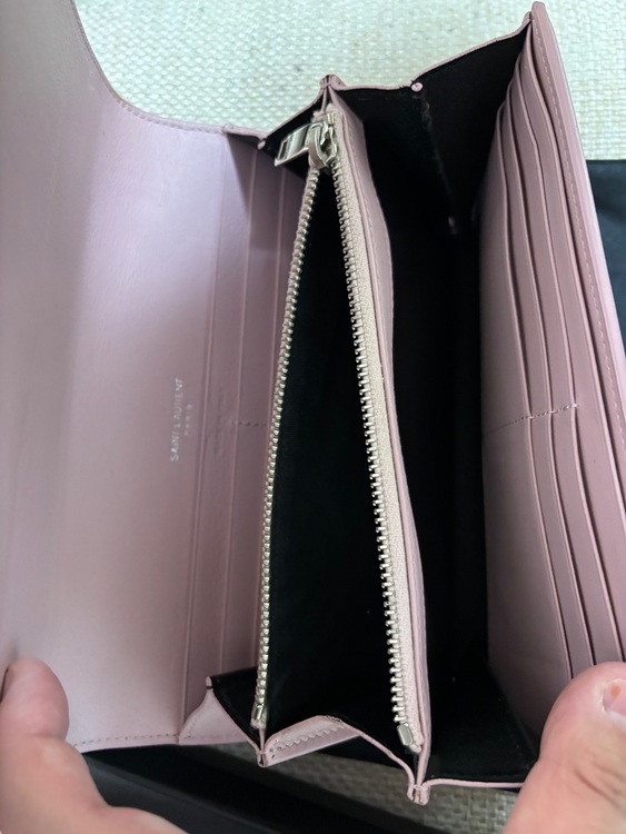 イブサンローラン  （ブランドバッグ）の商品画像 - 査定依頼日：2025年9月30日 - 最高査定価格：30,000円