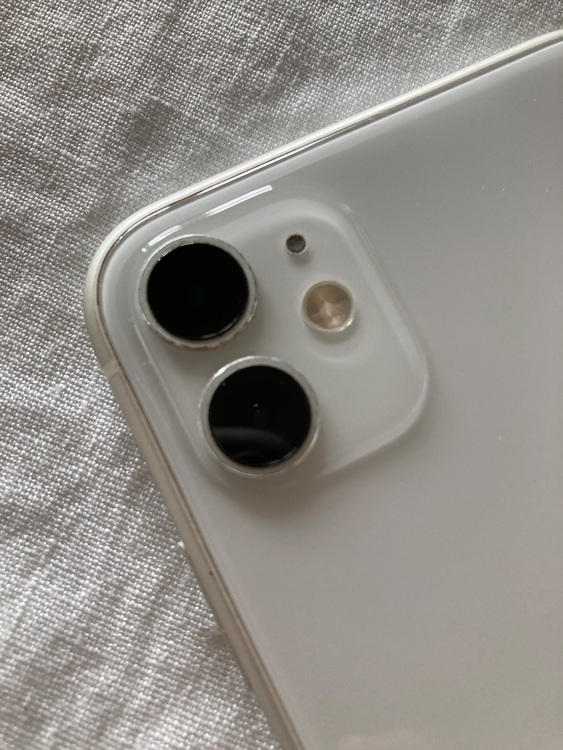 iPhone11 64GB white MHDC3J/A 箱あり（スマホ）の商品画像 - 査定依頼日：2025年11月20日 - 最高査定価格：22,000円