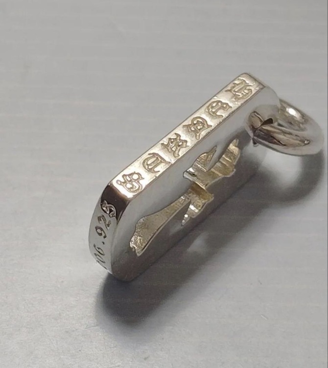 クロムハーツカットドッグタグタイニー（金・貴金属）の商品画像 - 査定依頼日：2026年6月3日 - 最高査定価格：130,000円