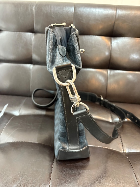 ルイ ヴィトン ダミエ コバルト グリニッジ ショルダーバッグ メッセンジャーバ（ブランドバッグ）の商品画像 - 査定依頼日：2025年11月13日 - 最高査定価格：60,000円