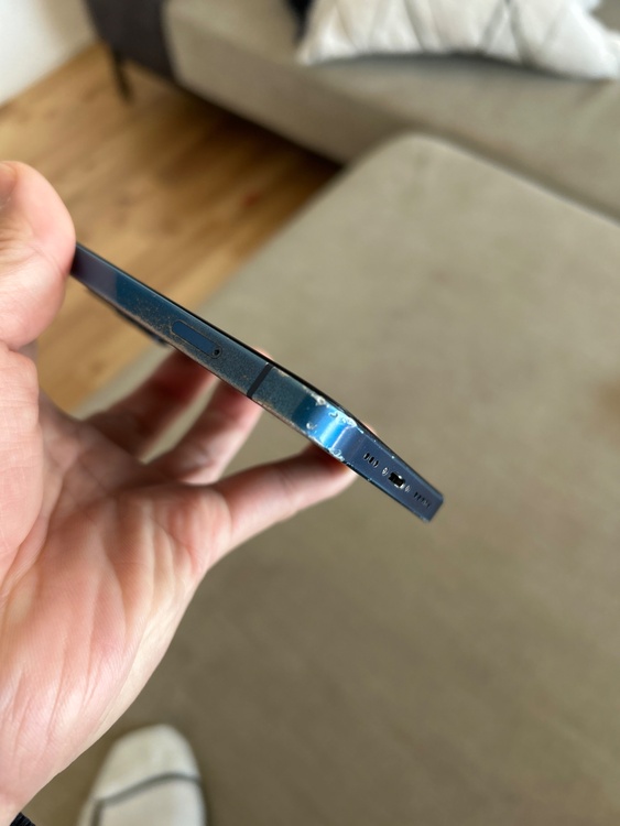 iPhone 12 128GB SIMフリー（スマホ）の商品画像 - 査定依頼日：2026年3月21日 - 最高査定価格：17,000円