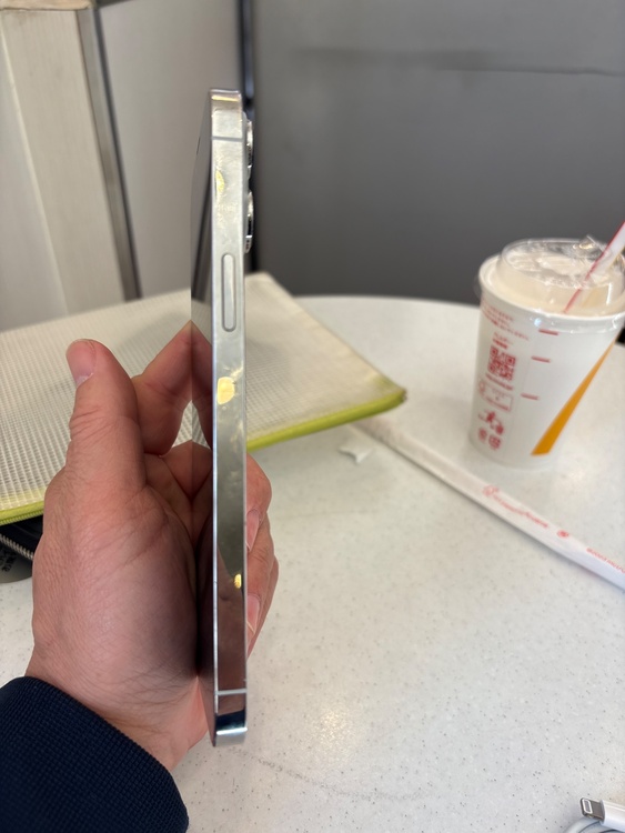 iPhone 13 Pro Max 256GB au（スマホ）の商品画像 - 査定依頼日：2026年1月29日 - 最高査定価格：57,000円