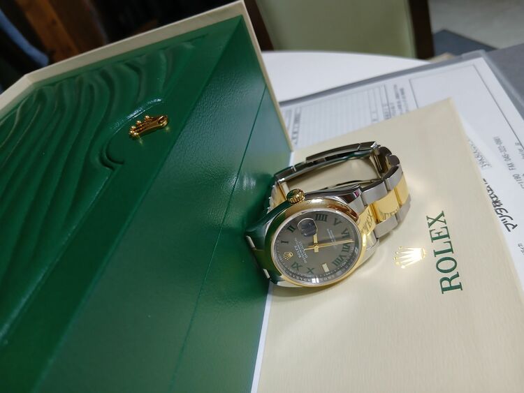 ロレックス パーペチュアルデイト １２６２０（高級時計）の商品画像 - 査定依頼日：2025年9月5日 - 最高査定価格：2,000,000円