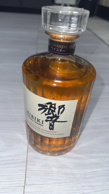 シャンパン アルマン・ド・ブリニャック （お酒）の商品画像 - 査定依頼日：2025年9月30日 - 最高査定価格：125,000円