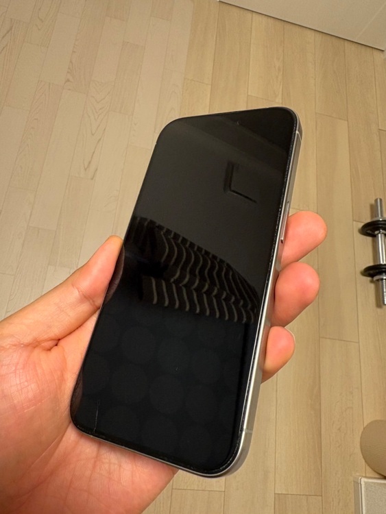 iPhone15pro ナチュラルチタニウム256GB（スマホ）の商品画像 - 査定依頼日：2025年11月13日 - 最高査定価格：94,000円