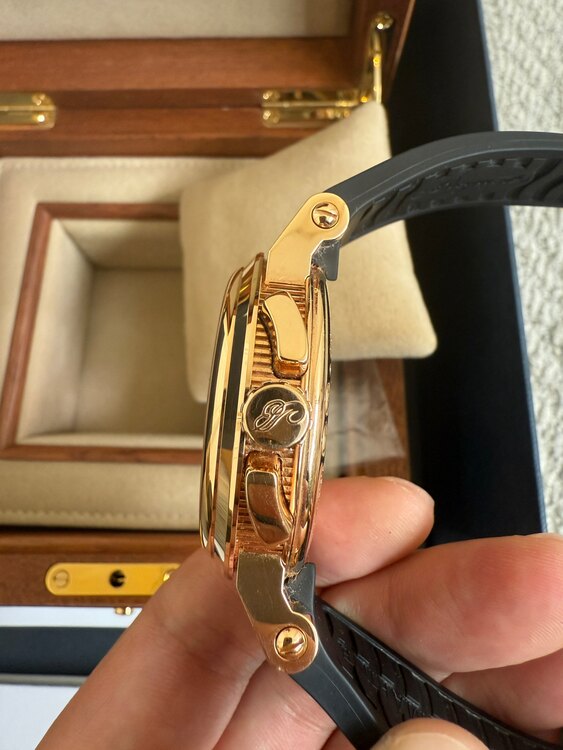 ブレゲ マリーン 5827BR225zt（高級時計）の商品画像 - 査定依頼日：2025年5月19日 - 最高査定価格：2,450,000円