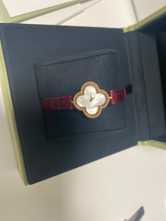 スウィートアルハンブラウォッチ（高級時計）の商品画像 - 査定依頼日：2025年1月18日 - 最高査定価格：800,000円