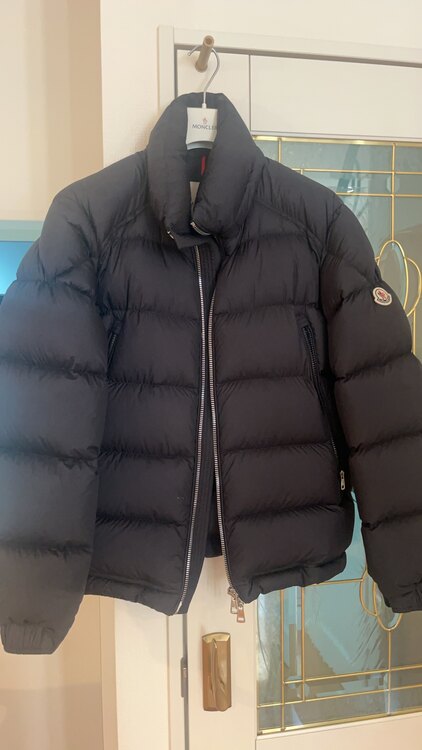 モンクレール POIRIER ダウンジャケット ブラック（古着・ファッション）の商品画像 - 査定依頼日：2025年4月3日 - 最高査定価格：30,000円
