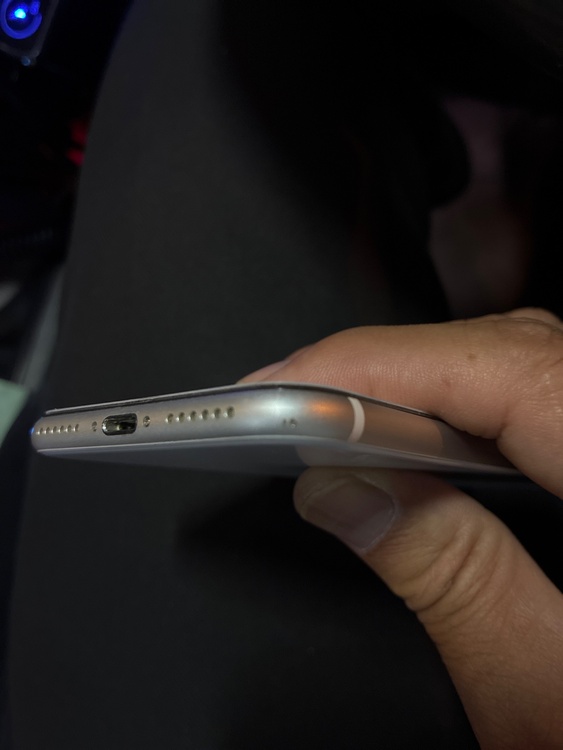 iPhone SE (第 2 世代) 256GB docomo（スマホ）の商品画像 - 査定依頼日：2026年4月18日 - 最高査定価格：18,000円