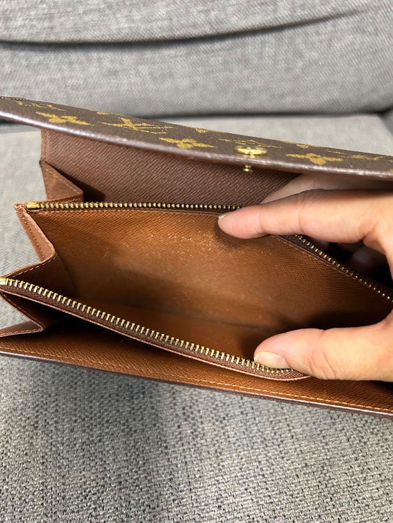 長財布（ブランド財布・小物）の商品画像 - 査定依頼日：2026年9月8日 - 最高査定価格：11,000円