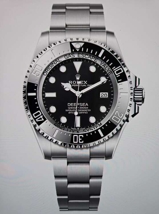 ロレックス シードゥエラー ・ロレックス ディープシー オイスタースチール リファレンス 136660 ・新品未使用品 ・正規店保証書箱完備（高級時計）の商品画像 - 査定依頼日：2024年12月11日 - 最高査定価格：1,900,000円