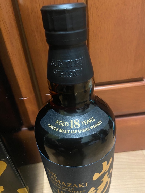山崎18年　箱、ラベルスレあり。中国QRコードが綺麗に剥がれない。（お酒）の商品画像 - 査定依頼日：2026年9月8日 - 最高査定価格：50,000円