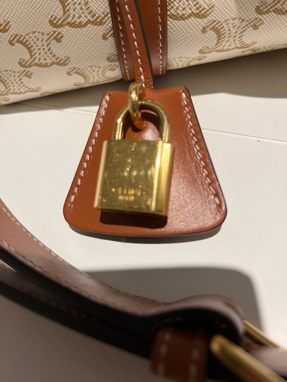 ボストンバッグ トリオンフ キャンバス ハンド ショルダー バッグ 19037 （ブランドバッグ）の商品画像 - 査定依頼日：2023年6月5日 - 最高査定価格：200,000円