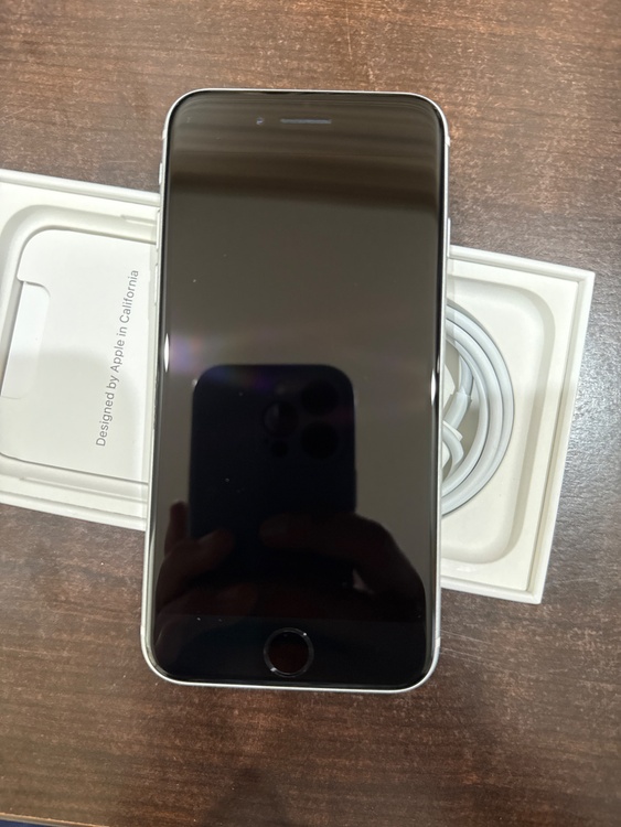 iphone se（スマホ）の商品画像 - 査定依頼日：2026年10月7日 - 最高査定価格：9,000円