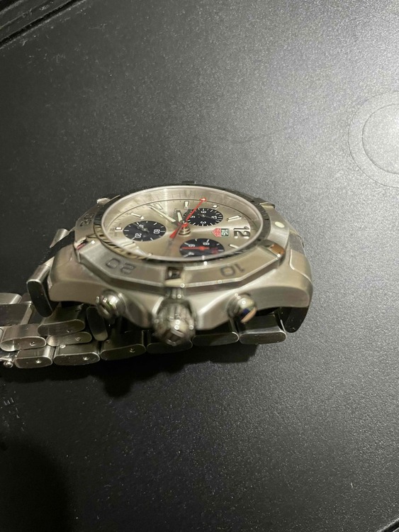 タグホイヤー アクアレーサー CAF1111.NU776（高級時計）の商品画像 - 査定依頼日：2025年2月8日 - 最高査定価格：80,000円