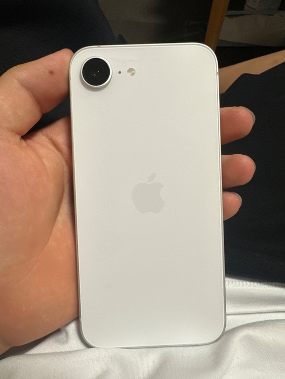 iPhone iPhone 16e 128GB SIMフリー（スマホ）の商品画像 - 査定依頼日：2026年7月11日 - 最高査定価格：59,000円