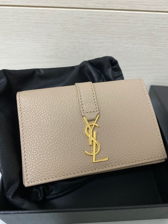 イブサンローラン  （ブランドバッグ）の商品画像 - 査定依頼日：2025年5月25日 - 最高査定価格：36,000円