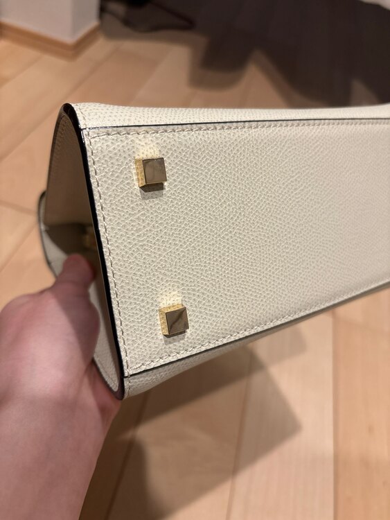 ヴァレクストラ  （ブランドバッグ）の商品画像 - 査定依頼日：2025年2月26日 - 最高査定価格：200,000円