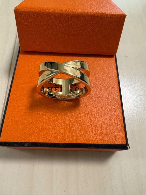 スカーフリング（ブランド財布・小物）の商品画像 - 査定依頼日：2026年2月23日 - 最高査定価格：10,000円