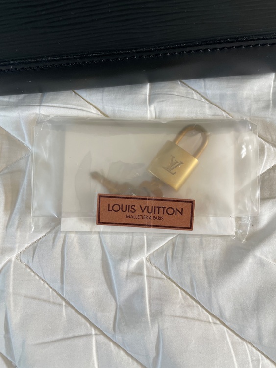 アルマ（ブランドバッグ）の商品画像 - 査定依頼日：2025年10月7日 - 最高査定価格：90,000円