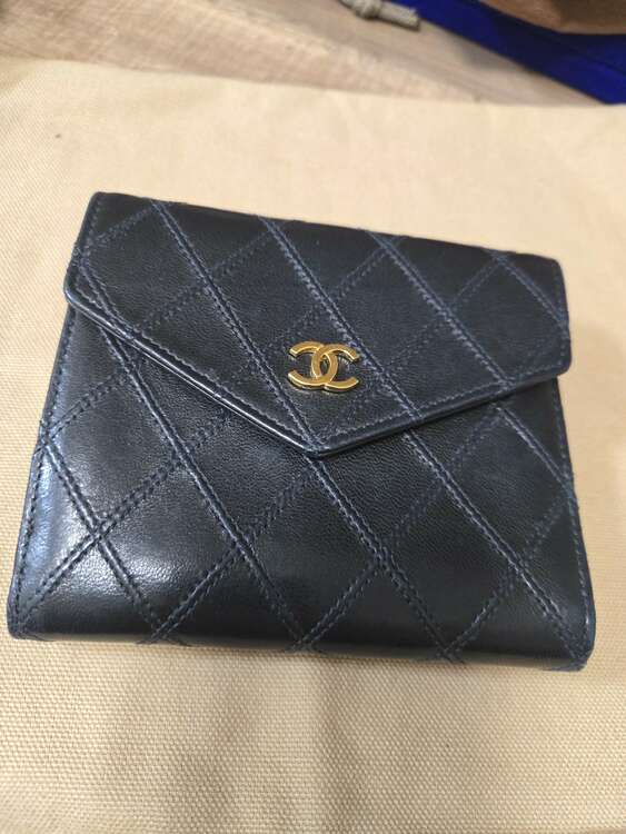 財布（ブランド財布・小物）の商品画像 - 査定依頼日：2025年1月4日 - 最高査定価格：15,000円